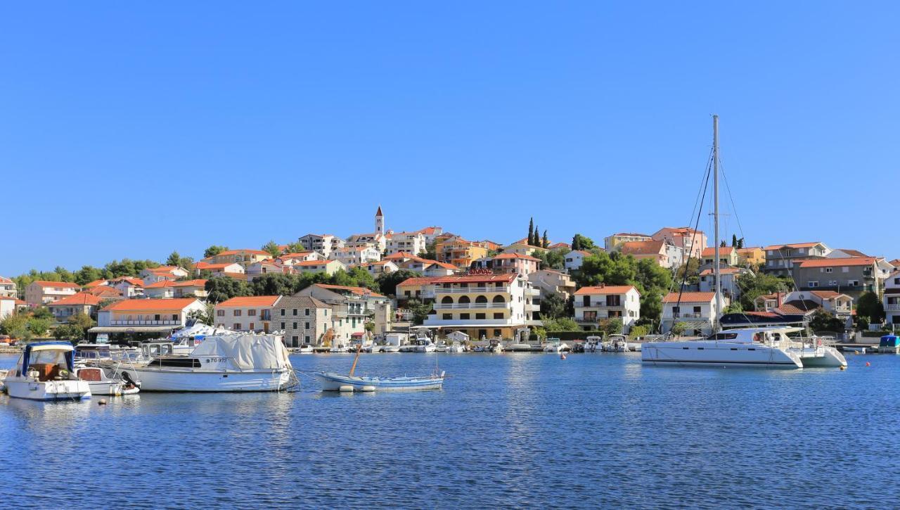 Apartments By The Sea Seget Vranjica, Trogir - 10328 Kültér fotó